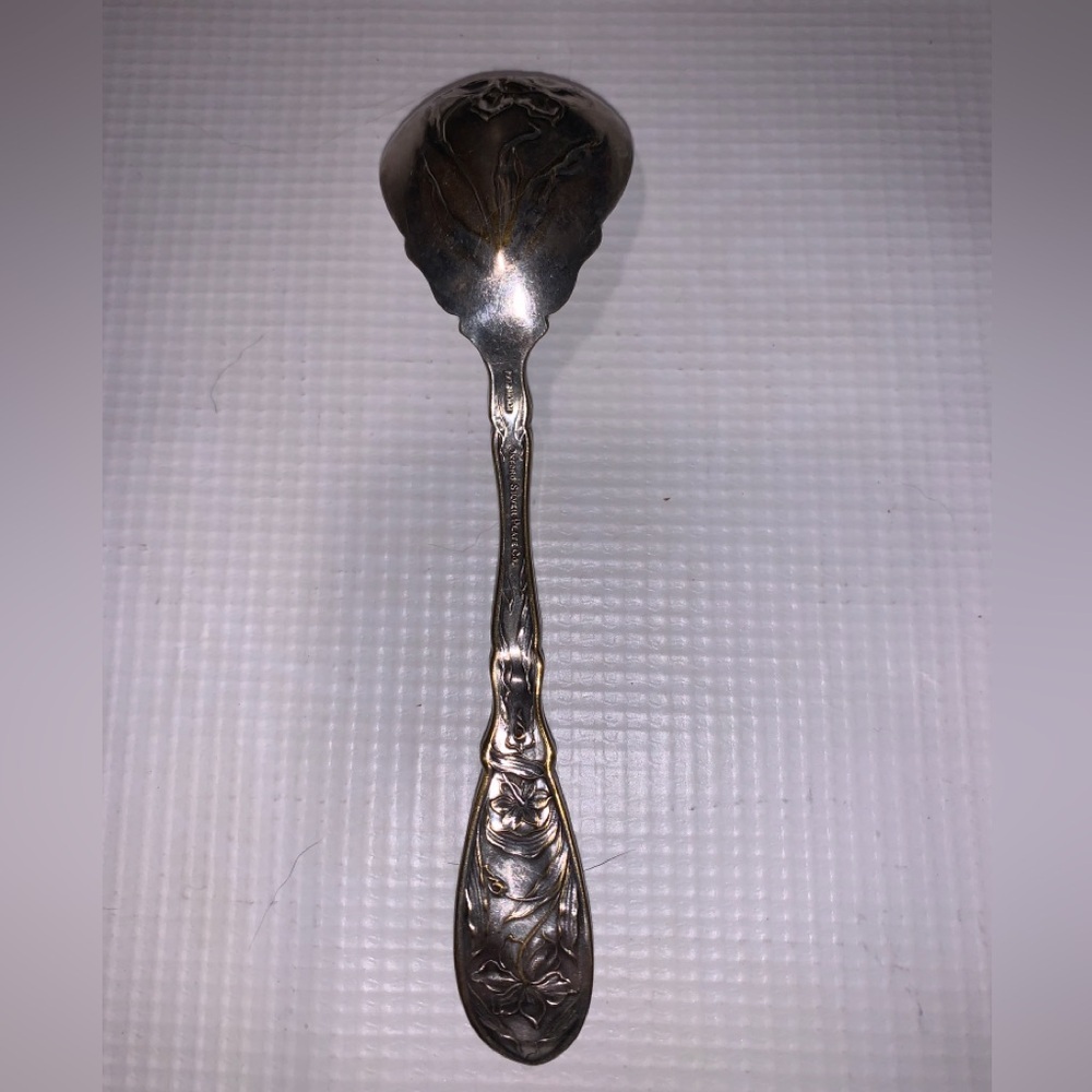 1908 Oxford Silver Plate Co Sugar Spoon in the "Narcissus" Pattern-Excellent 6” - Picture 2 of 3